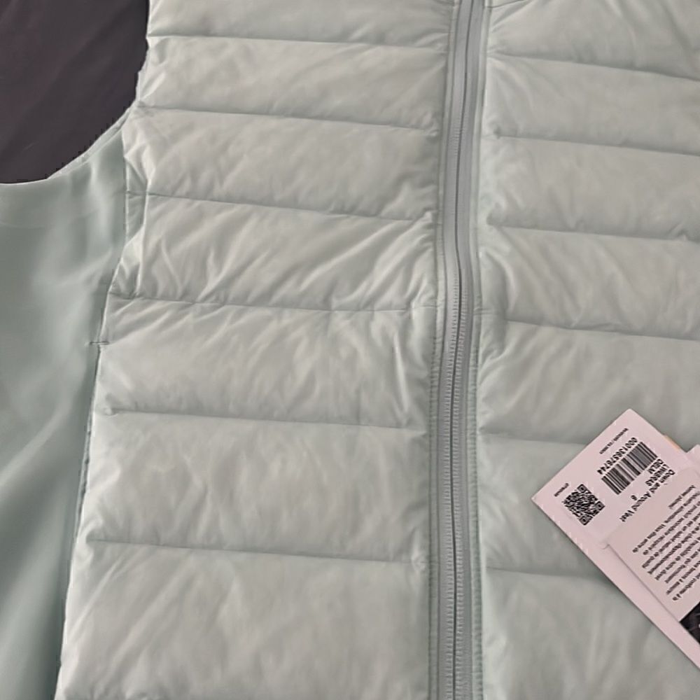 NWT Lululemon Dawn and Around Vest / Color: Delicate Mint / Size: 6 - Picture 2 of 4